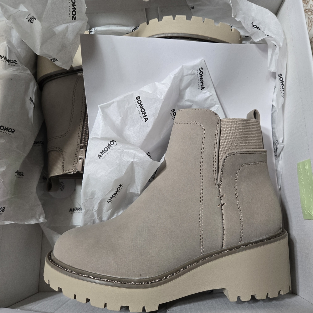 So Sonoma Girls Inaya Mushroom Light Tan Ankle Booties Brand New Size 1